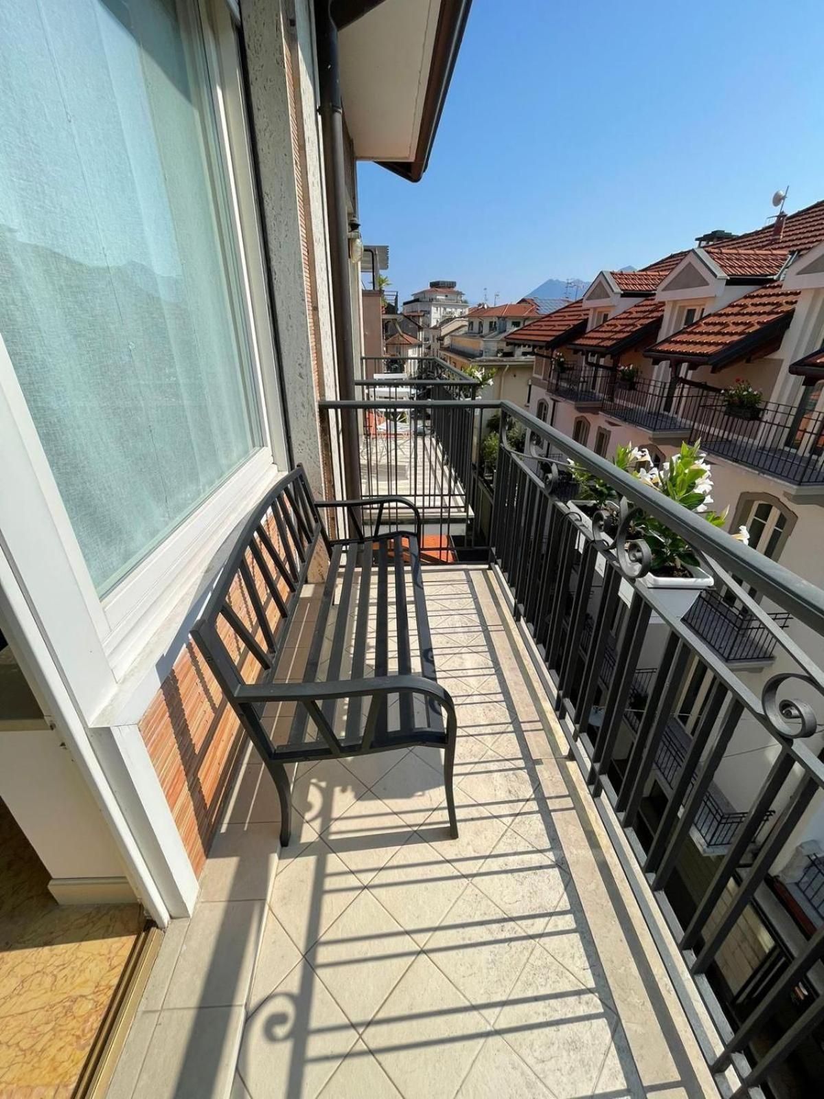 Family Apartment Vista Lago สเตรซา ภายนอก รูปภาพ