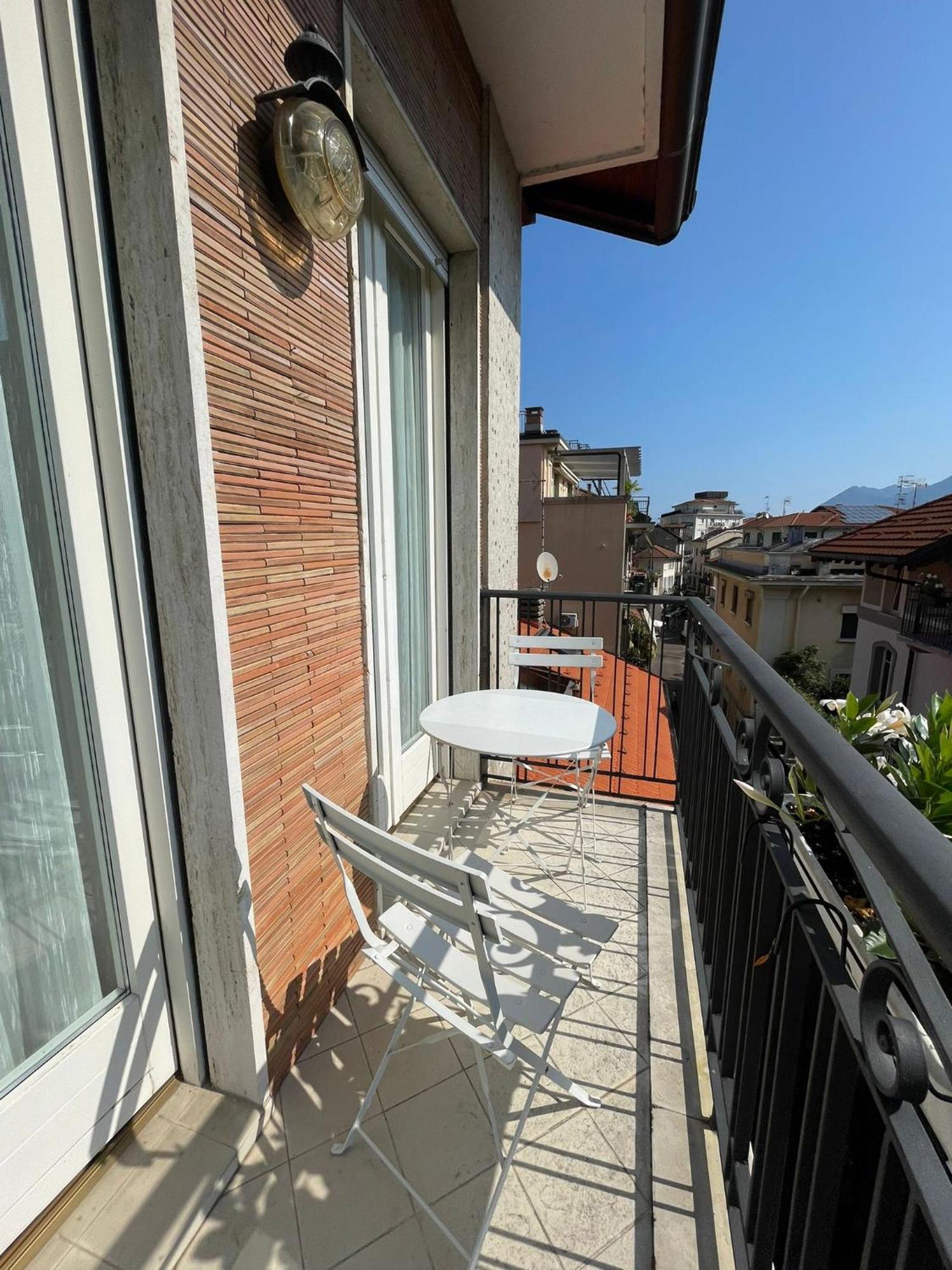 Family Apartment Vista Lago สเตรซา ภายนอก รูปภาพ